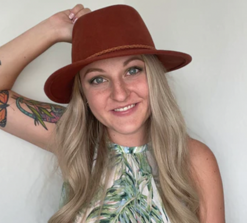 The Girl behind FLF Shop