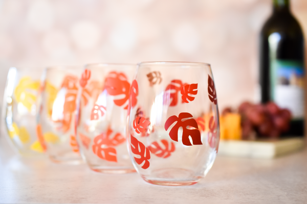 Mini Monstera Leaf 15oz Stemless Wine Glass